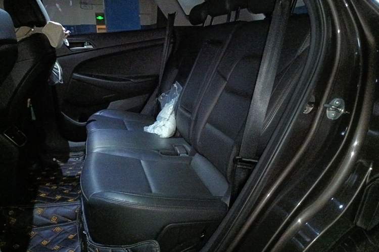 Used Hyundai Tucson 2015 1.6T Dual-Clutch Two-Wheel-Drive Smart Model Left Rear Seat
