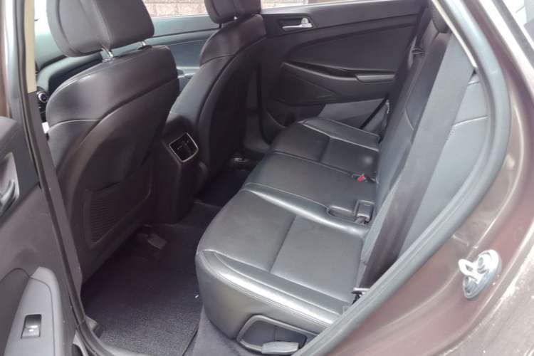 Used Hyundai Tucson 2015 1.6T Dual-Clutch Two-Wheel-Drive Smart Model Left Rear Seat