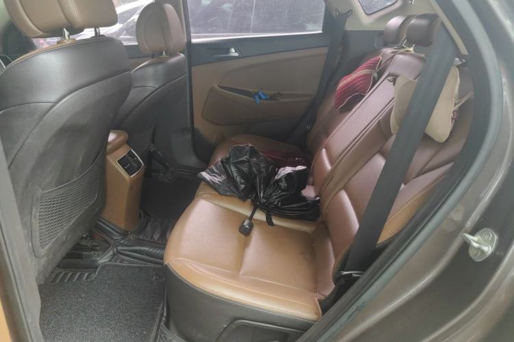 Used Hyundai Tucson 2015 1.6T Dual-Clutch Two-Wheel-Drive Smart Model Left Rear Seat