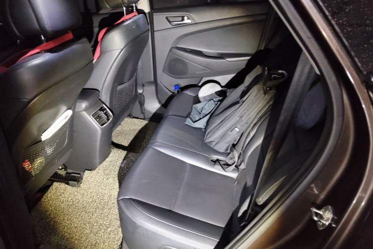 Used Hyundai Tucson 2015 1.6T Dual-Clutch Two-Wheel-Drive Smart Model Left Rear Seat
