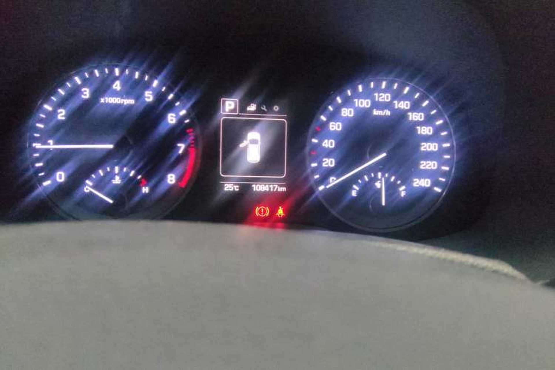 Used Hyundai Tucson 2015 1.6T Dual-Clutch Two-Wheel-Drive Smart Model Odometer Close Up
