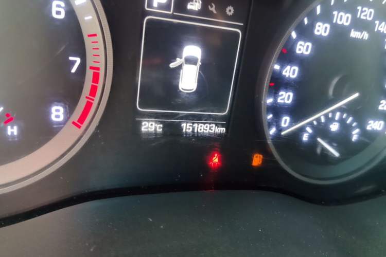 Used Hyundai Tucson 2015 1.6T Dual-Clutch Two-Wheel-Drive Smart Model Odometer Close Up