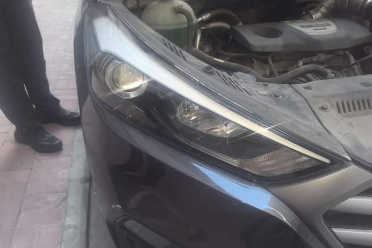 Used Hyundai Tucson 2015 1.6T Dual-Clutch Two-Wheel-Drive Smart Model Right Front Headlight