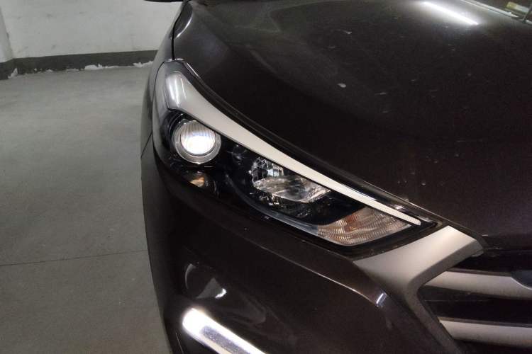Used Hyundai Tucson 2015 1.6T Dual-Clutch Two-Wheel-Drive Comfort Model Right Front Headlight