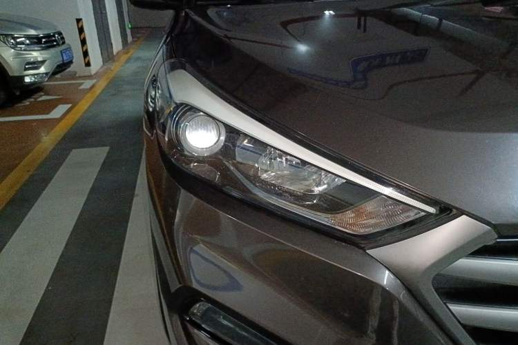 Used Hyundai Tucson 2015 1.6T Dual-Clutch Two-Wheel-Drive Smart Model Right Front Headlight