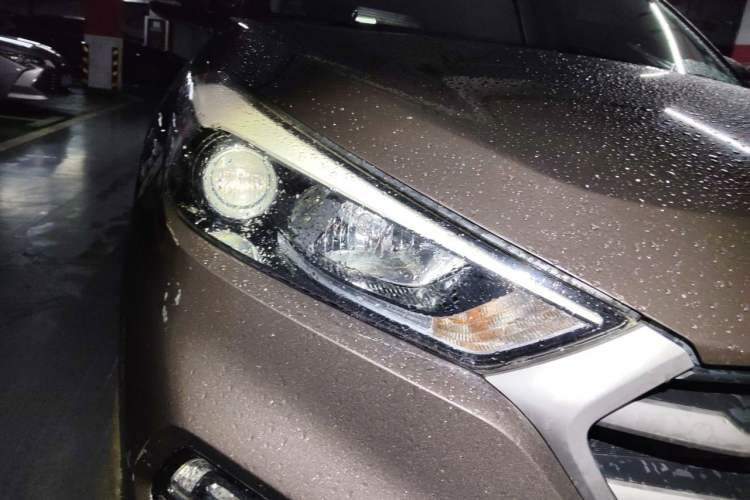 Used Hyundai Tucson 2015 1.6T Dual-Clutch Two-Wheel-Drive Smart Model Right Front Headlight