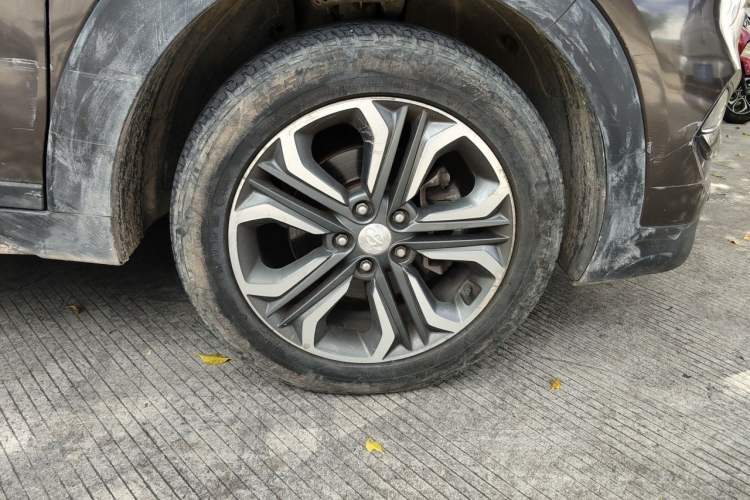 Used Hyundai Tucson 2015 1.6T Dual-Clutch Two-Wheel-Drive Leading Model Right Front Wheel Hub