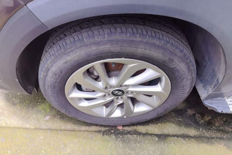 Used Hyundai Tucson 2015 1.6T Dual-Clutch Two-Wheel-Drive Smart Model Right Front Wheel Hub