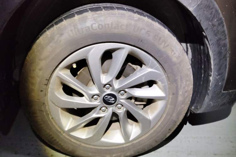 Used Hyundai Tucson 2015 1.6T Dual-Clutch Two-Wheel-Drive Smart Model Right Front Wheel Hub
