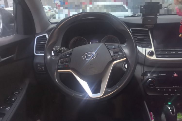 Used Hyundai Tucson 2015 1.6T Dual-Clutch Two-Wheel-Drive Smart Model Steering Wheel