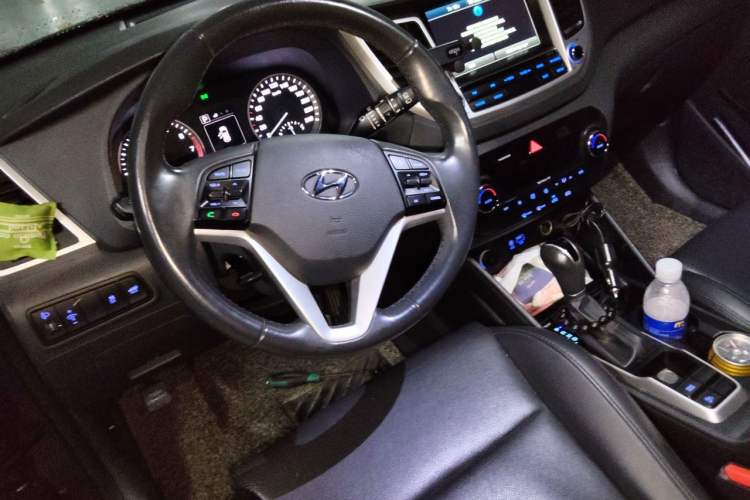 Used Hyundai Tucson 2015 1.6T Dual-Clutch Two-Wheel-Drive Smart Model Steering Wheel