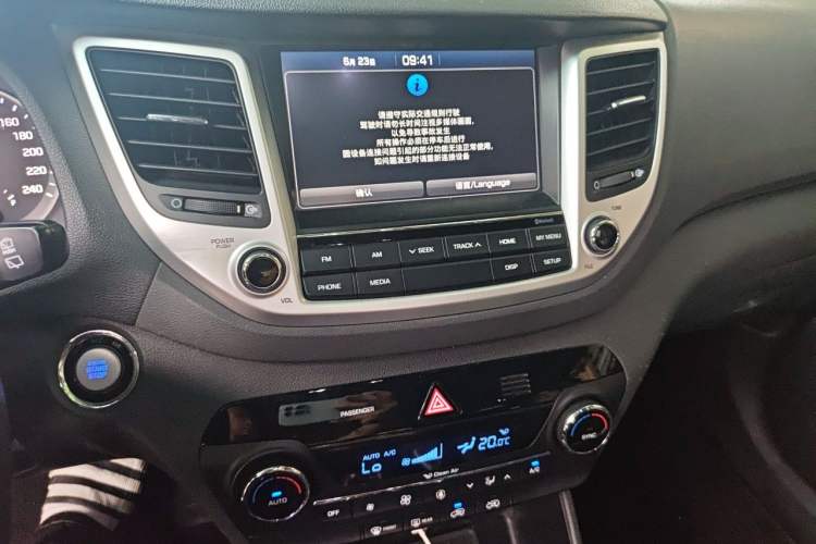 Used Hyundai Tucson 2015 1.6T Dual-Clutch Two-Wheel-Drive Smart Model Audio And AC Panel