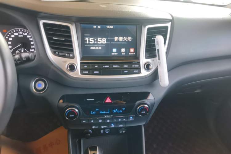 Used Hyundai Tucson 2015 1.6T Dual-Clutch Two-Wheel-Drive Smart Model Audio And AC Panel
