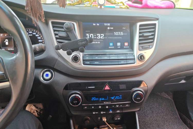 Used Hyundai Tucson 2015 1.6T Dual-Clutch Two-Wheel-Drive Smart Model Audio And AC Panel