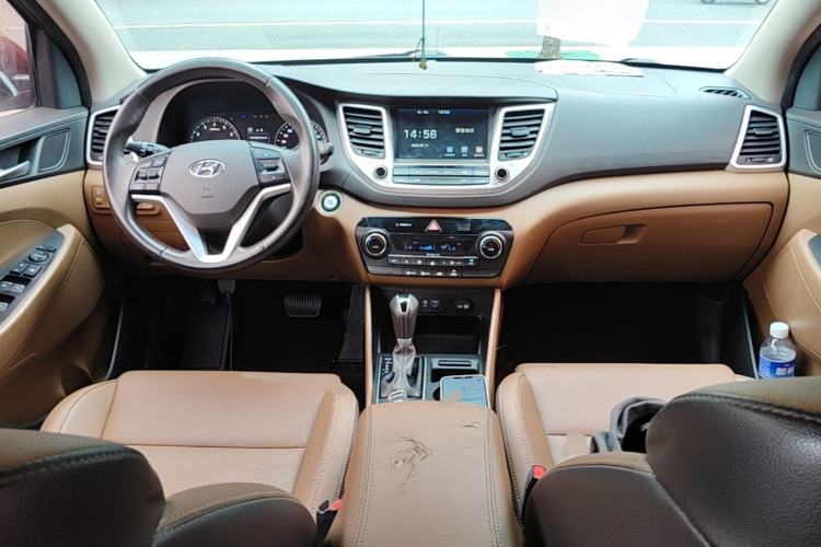 Used Hyundai Tucson 2015 1.6T Dual-Clutch Two-Wheel-Drive Smart Model Center Console