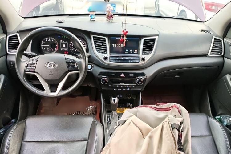 Used Hyundai Tucson 2015 1.6T Dual-Clutch Two-Wheel-Drive Smart Model Center Console