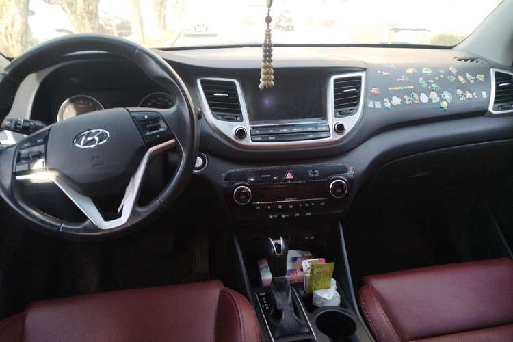 Used Hyundai Tucson 2015 1.6T Dual-Clutch Two-Wheel-Drive Smart Model Center Console