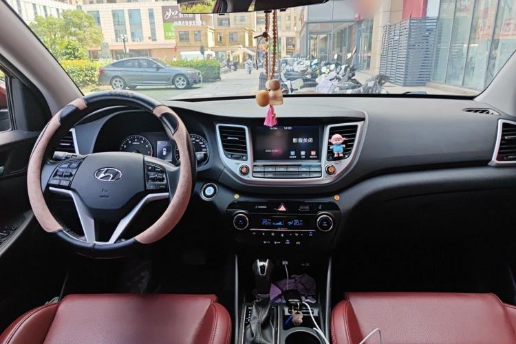 Used Hyundai Tucson 2015 1.6T Dual-Clutch Two-Wheel-Drive Smart Model Center Console