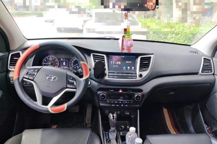 Used Hyundai Tucson 2015 1.6T Dual-Clutch Two-Wheel-Drive Smart Model Center Console