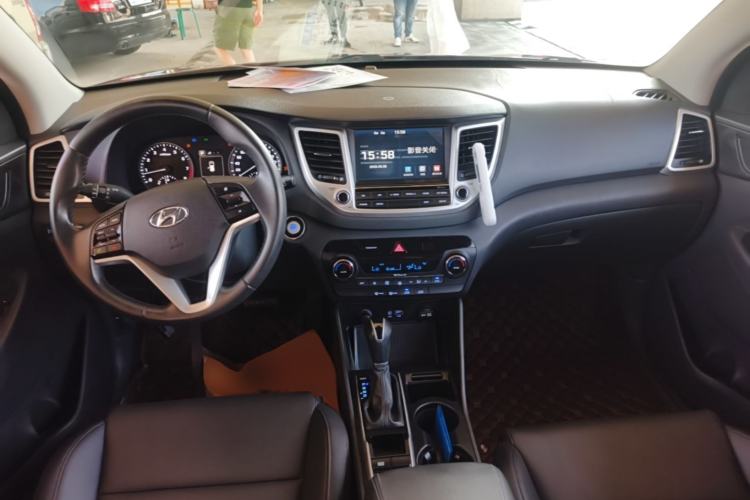 Used Hyundai Tucson 2015 1.6T Dual-Clutch Two-Wheel-Drive Smart Model Center Console