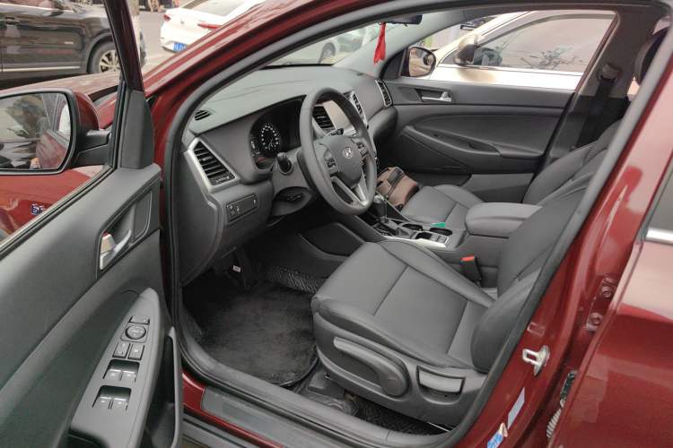 Used Hyundai Tucson 2015 1.6T Dual-Clutch Two-Wheel-Drive Smart Model Driver Seat