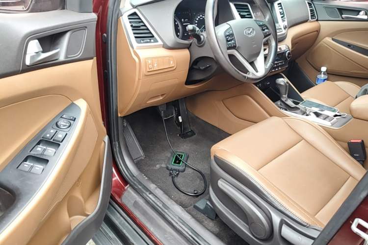 Used Hyundai Tucson 2015 1.6T Dual-Clutch Two-Wheel-Drive Smart Model Driver Seat