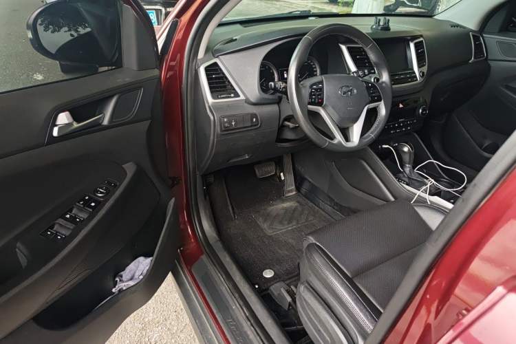 Used Hyundai Tucson 2015 1.6T Dual-Clutch Two-Wheel-Drive Smart Model Driver Seat