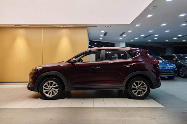 Used Hyundai Tucson 2015 1.6T Dual-Clutch Two-Wheel-Drive Smart Model Exterior 11