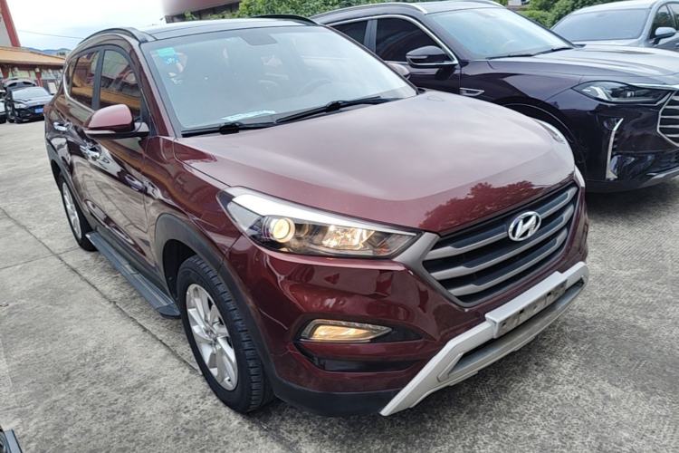 Used Hyundai Tucson 2015 1.6T Dual-Clutch Two-Wheel-Drive Smart Model Front Right 45 Deg