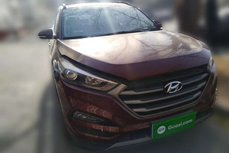 Used Hyundai Tucson 2015 1.6T Dual-Clutch Two-Wheel-Drive Smart Model Front Right 45 Deg