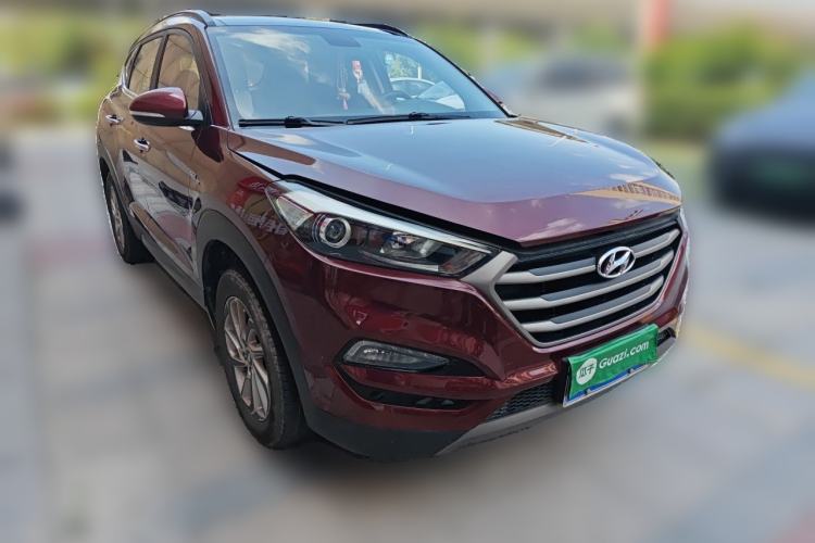 Used Hyundai Tucson 2015 1.6T Dual-Clutch Two-Wheel-Drive Smart Model Front Right 45 Deg