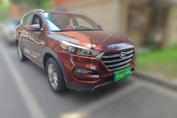 Used Hyundai Tucson 2015 1.6T Dual-Clutch Two-Wheel-Drive Smart Model Front Right 45 Deg