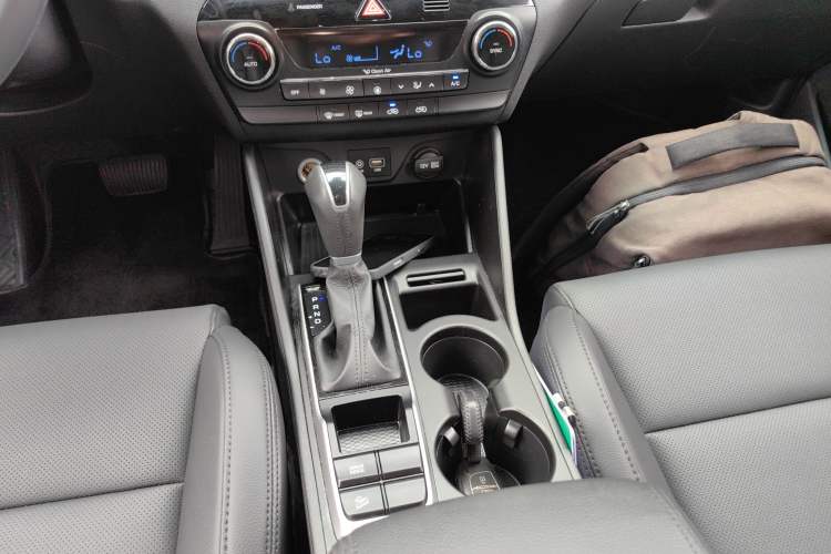 Used Hyundai Tucson 2015 1.6T Dual-Clutch Two-Wheel-Drive Smart Model Gear Lever