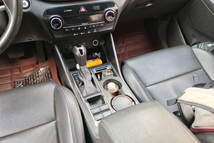 Used Hyundai Tucson 2015 1.6T Dual-Clutch Two-Wheel-Drive Smart Model Gear Lever