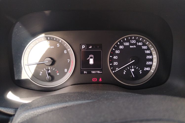 Used Hyundai Tucson 2015 1.6T Dual-Clutch Two-Wheel-Drive Smart Model Instrument Cluster