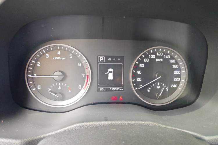Used Hyundai Tucson 2015 1.6T Dual-Clutch Two-Wheel-Drive Smart Model Instrument Cluster