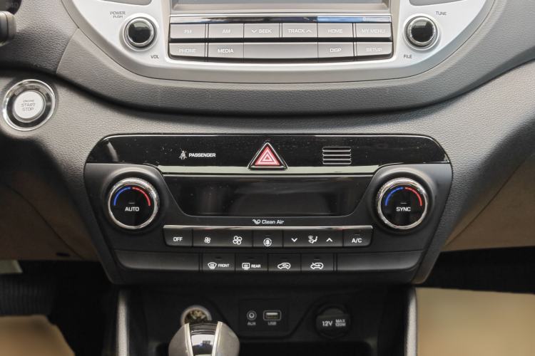 Used Hyundai Tucson 2015 1.6T Dual-Clutch Two-Wheel-Drive Smart Model Interior 5