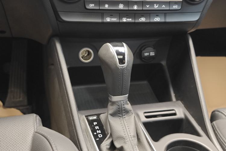 Used Hyundai Tucson 2015 1.6T Dual-Clutch Two-Wheel-Drive Smart Model Interior 6