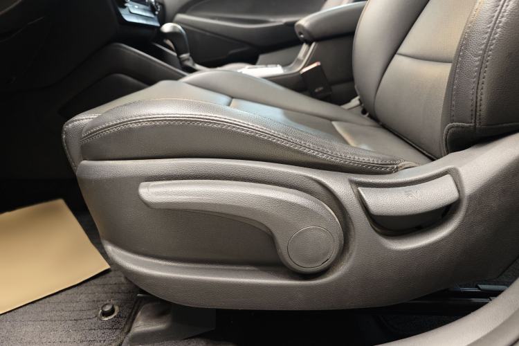 Used Hyundai Tucson 2015 1.6T Dual-Clutch Two-Wheel-Drive Smart Model Interior 7