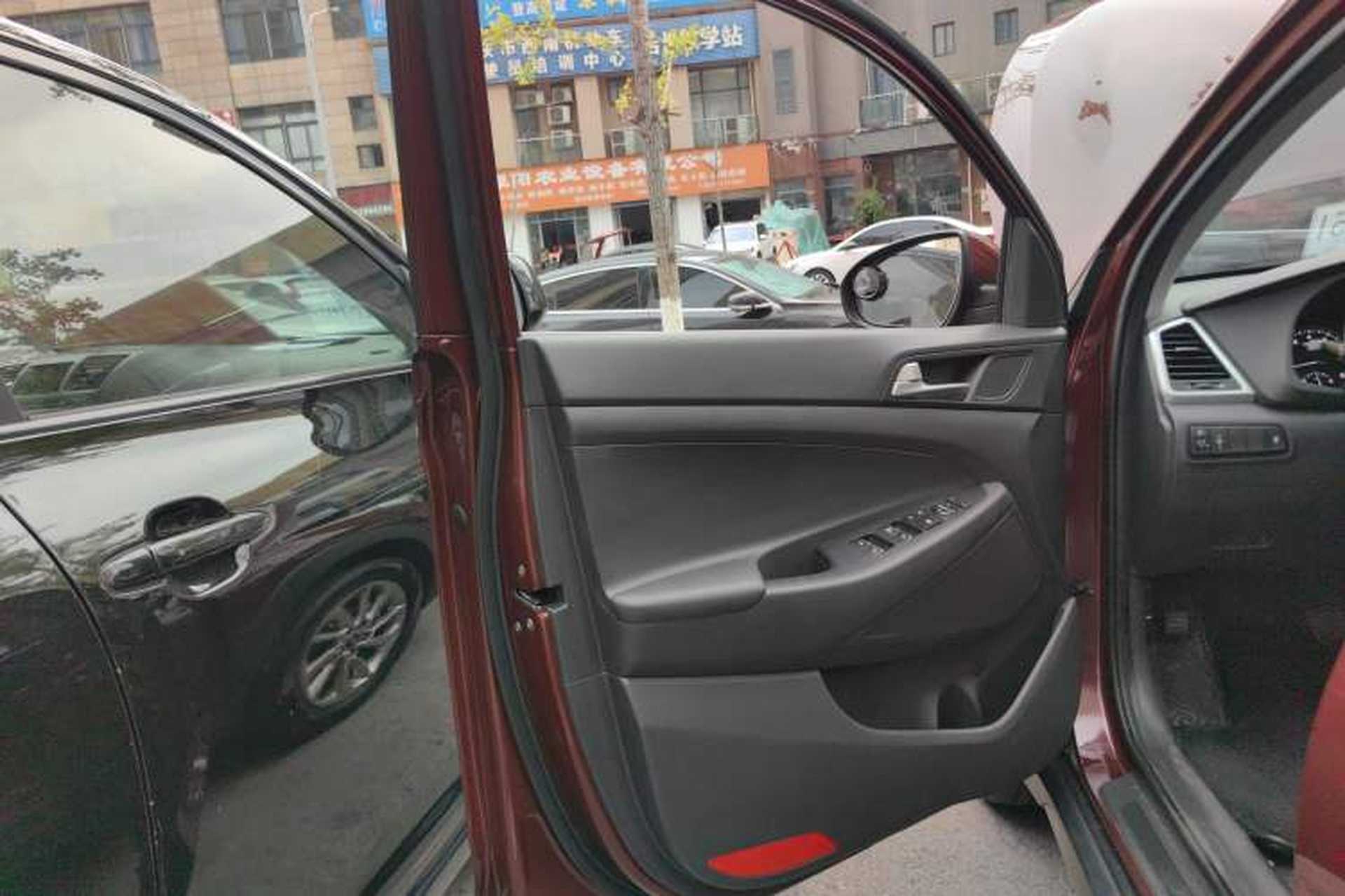 Used Hyundai Tucson 2015 1.6T Dual-Clutch Two-Wheel-Drive Smart Model Left Front Door Interior