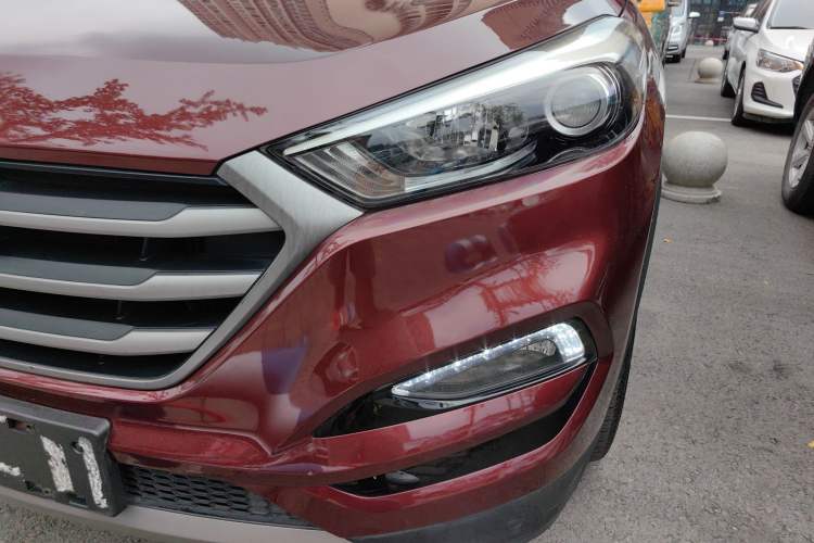 Used Hyundai Tucson 2015 1.6T Dual-Clutch Two-Wheel-Drive Smart Model Left Front Headlight
