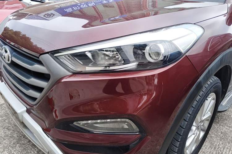 Used Hyundai Tucson 2015 1.6T Dual-Clutch Two-Wheel-Drive Smart Model Left Front Headlight