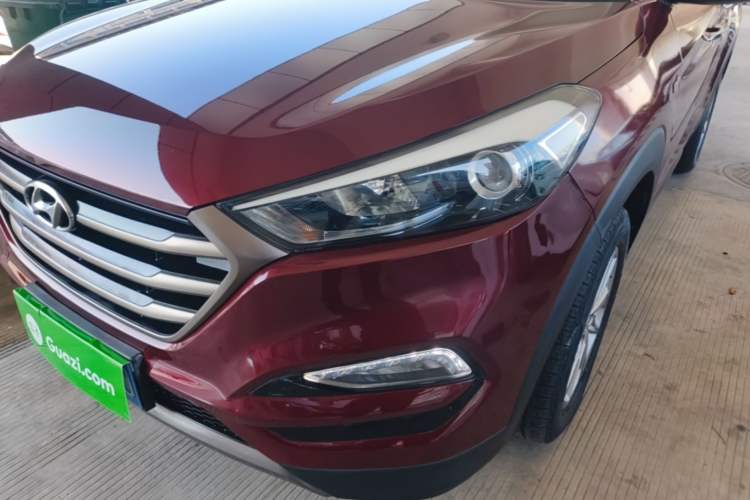 Used Hyundai Tucson 2015 1.6T Dual-Clutch Two-Wheel-Drive Smart Model Left Front Headlight