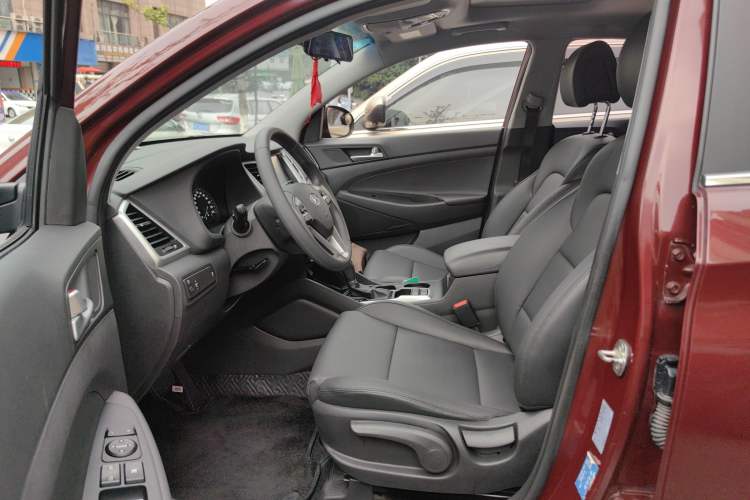 Used Hyundai Tucson 2015 1.6T Dual-Clutch Two-Wheel-Drive Smart Model Left Front Seat