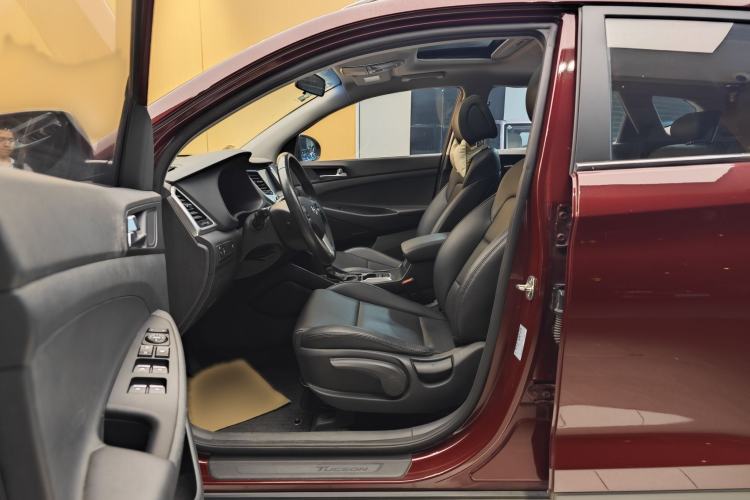 Used Hyundai Tucson 2015 1.6T Dual-Clutch Two-Wheel-Drive Smart Model Left Front Seat