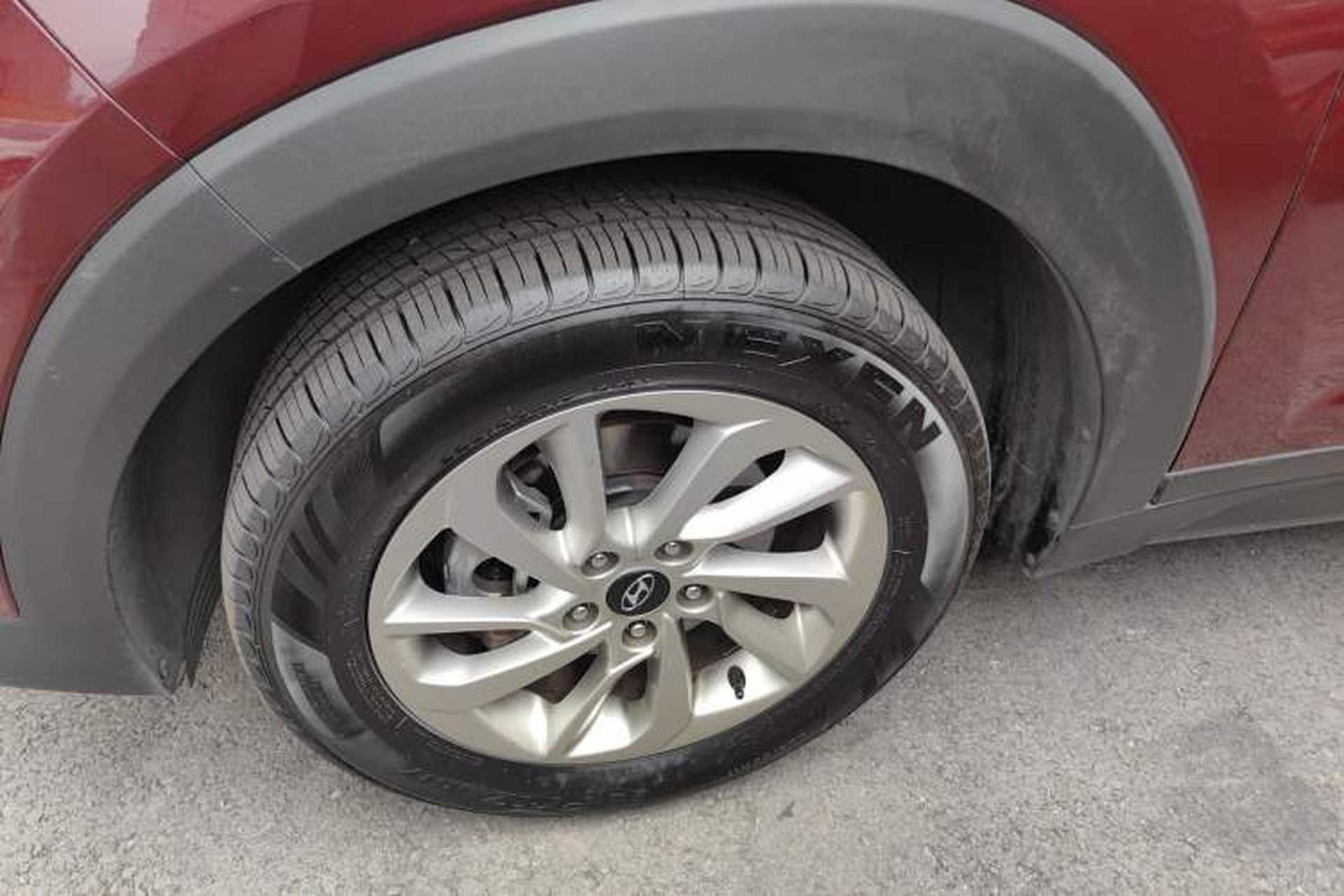 Used Hyundai Tucson 2015 1.6T Dual-Clutch Two-Wheel-Drive Smart Model Left Front Wheel Hub
