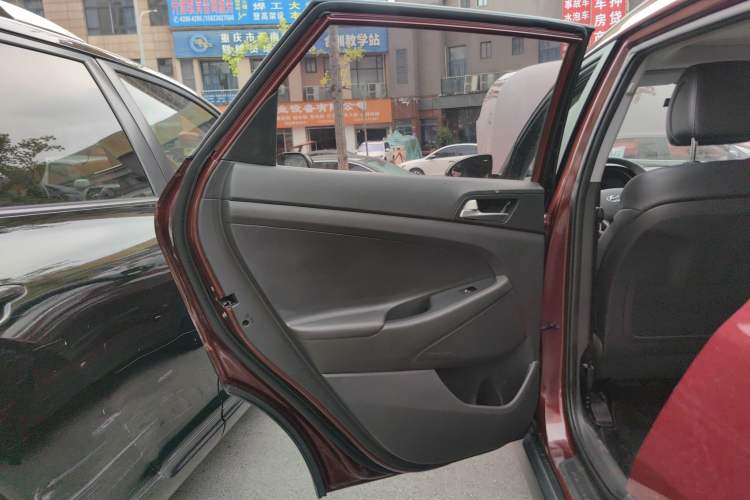 Used Hyundai Tucson 2015 1.6T Dual-Clutch Two-Wheel-Drive Smart Model Left Rear Door Interior