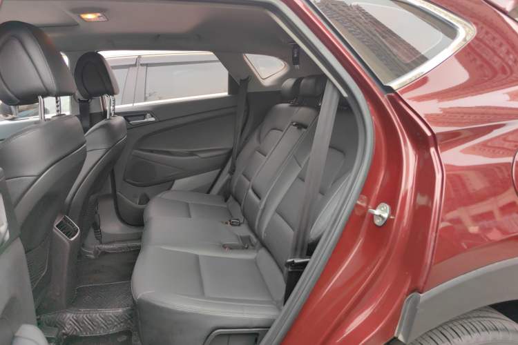 Used Hyundai Tucson 2015 1.6T Dual-Clutch Two-Wheel-Drive Smart Model Left Rear Seat