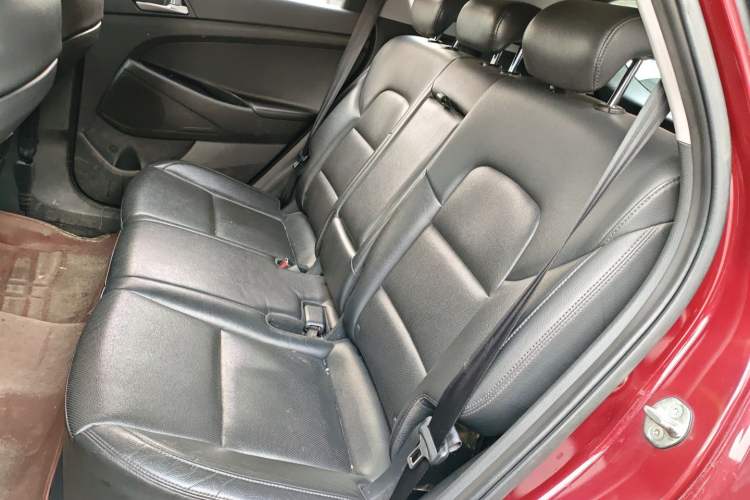 Used Hyundai Tucson 2015 1.6T Dual-Clutch Two-Wheel-Drive Smart Model Left Rear Seat