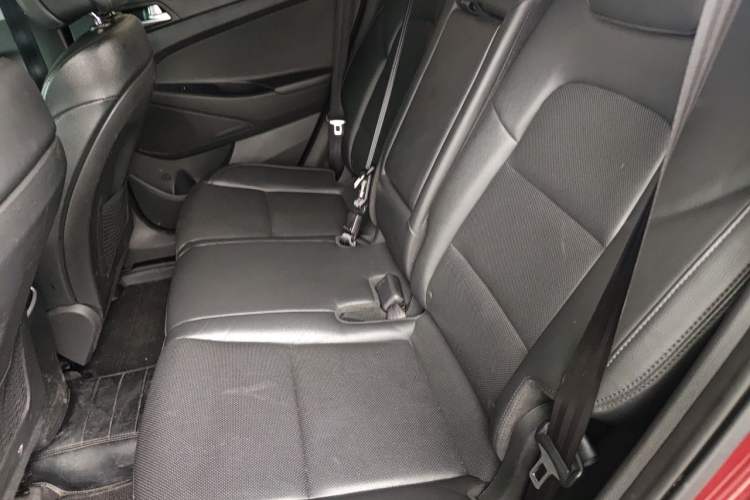 Used Hyundai Tucson 2015 1.6T Dual-Clutch Two-Wheel-Drive Smart Model Left Rear Seat